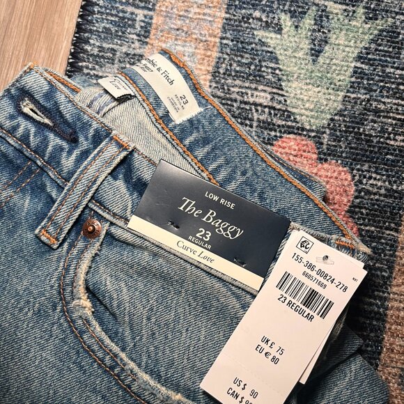 Abercrombie The Baggy Low Rise Curve Love Size 23R - Picture 2 of 5